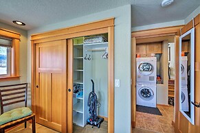 Lake Pend Oreille Condo w/ Porch & Mountain View!