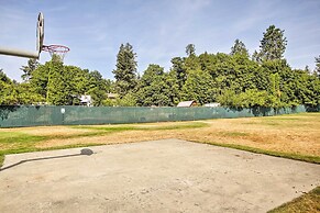 Lake Pend Oreille Condo w/ Porch & Mountain View!