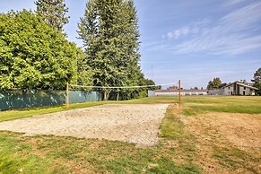 Lake Pend Oreille Condo w/ Porch & Mountain View!