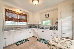 Hilo Home Base - 3 Miles to State Park & Beach!