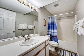 Lakefront Branson Penthouse w/ Resort Amenities!