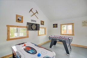 2 Mi to St Marys Glacier: Modern Cabin w/ Hot Tub