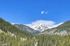 2 Mi to St Marys Glacier: Modern Cabin w/ Hot Tub