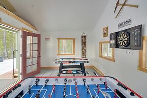 2 Mi to St Marys Glacier: Modern Cabin w/ Hot Tub