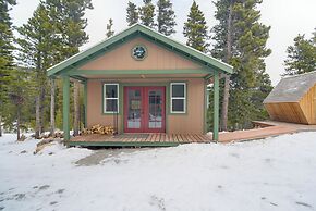 2 Mi to St Marys Glacier: Modern Cabin w/ Hot Tub