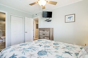 Walk to Shore: Retreat w/ Balcony in Ocean City