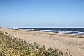 Walk to Shore: Retreat w/ Balcony in Ocean City