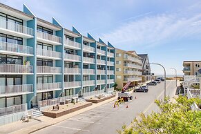Walk to Shore: Retreat w/ Balcony in Ocean City