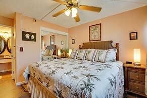 Breezy Kaunakakai Retreat w/ Community Pool!