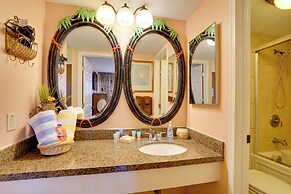 Breezy Kaunakakai Retreat w/ Community Pool!