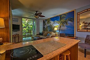 Kailua Studio w/ Pool Access & Garden Views!
