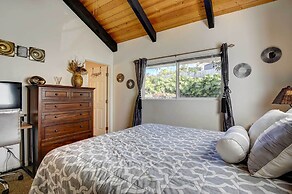 Cozy Kona Coast Apt w/ Lanai ~ 8 Miles to Beach!