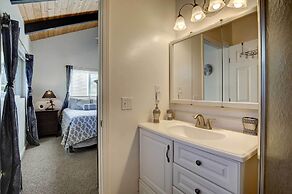 Cozy Kona Coast Apt w/ Lanai ~ 8 Miles to Beach!