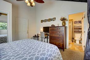 Cozy Kona Coast Apt w/ Lanai ~ 8 Miles to Beach!