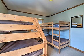 Coastal Oregon Retreat w/ Grill: 11 Mi to Astoria!