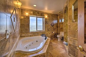 Coastal Oregon Retreat w/ Grill: 11 Mi to Astoria!