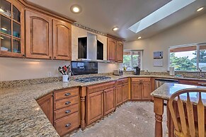 Coastal Oregon Retreat w/ Grill: 11 Mi to Astoria!