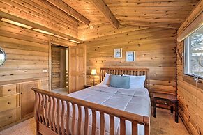 Coastal Oregon Retreat w/ Grill: 11 Mi to Astoria!