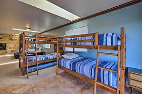 Coastal Oregon Retreat w/ Grill: 11 Mi to Astoria!