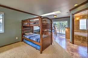 Coastal Oregon Retreat w/ Grill: 11 Mi to Astoria!