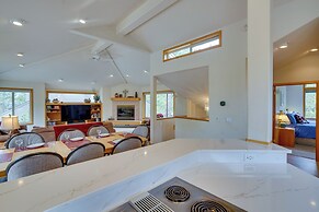 Sunriver Getaway w/ Sharc Waterpark Passes!