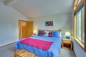 Sunriver Getaway w/ Sharc Waterpark Passes!