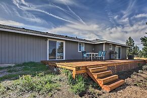 Updated Farmhouse w/ Deck on Central Oregon Canal!