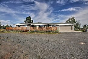Updated Farmhouse w/ Deck on Central Oregon Canal!