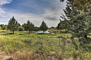 Updated Farmhouse w/ Deck on Central Oregon Canal!