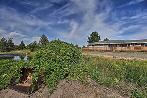 Updated Farmhouse w/ Deck on Central Oregon Canal!