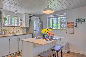 Chic Bungalow: Yard & Fire Pit ~ 2 Mi to Downtown