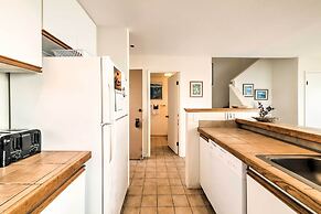 Oceanfront Kailua-kona Townhome w/ Pool & Views!