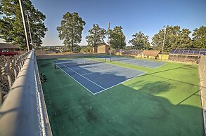 Branson Condo w/ Pool Access, Walk to Fishing