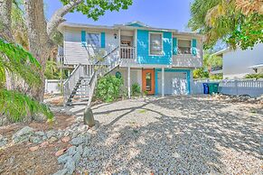 Canal-front Gem w/ Pool & Hot Tub in Anna Maria