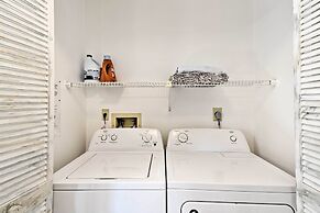 Canal-front Gem w/ Pool & Hot Tub in Anna Maria