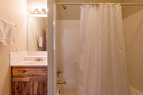 Stunning Ruidoso Cabin w/ Private Hot Tub!