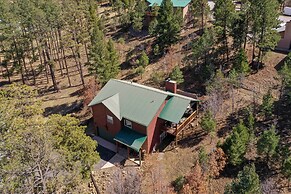 Stunning Ruidoso Cabin w/ Private Hot Tub!