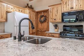 Stunning Ruidoso Cabin w/ Private Hot Tub!