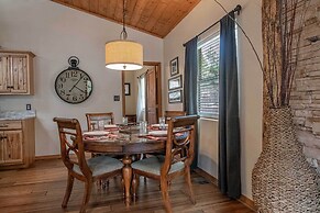 Stunning Ruidoso Cabin w/ Private Hot Tub!