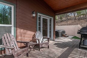 Stunning Ruidoso Cabin w/ Private Hot Tub!