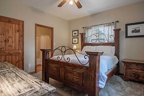 Stunning Ruidoso Cabin w/ Private Hot Tub!