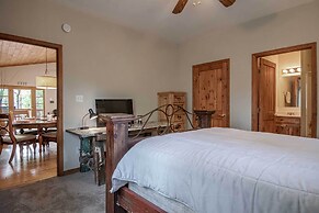Stunning Ruidoso Cabin w/ Private Hot Tub!