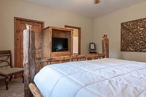 Stunning Ruidoso Cabin w/ Private Hot Tub!