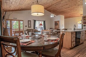 Stunning Ruidoso Cabin w/ Private Hot Tub!