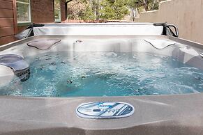 Stunning Ruidoso Cabin w/ Private Hot Tub!