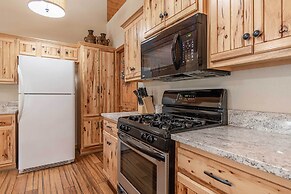 Stunning Ruidoso Cabin w/ Private Hot Tub!