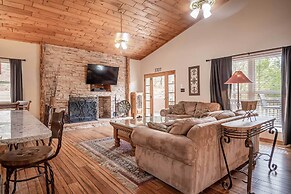 Stunning Ruidoso Cabin w/ Private Hot Tub!
