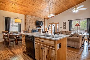 Stunning Ruidoso Cabin w/ Private Hot Tub!