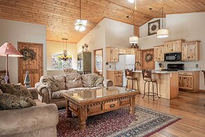 Stunning Ruidoso Cabin w/ Private Hot Tub!