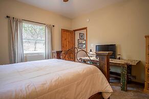 Stunning Ruidoso Cabin w/ Private Hot Tub!